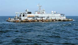 海上に浮かぶ韓国海軍延坪島基地。