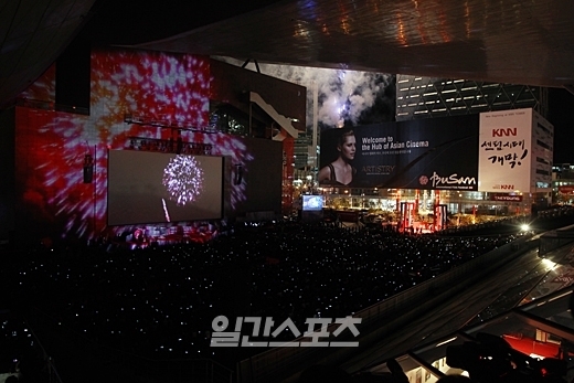 ４日、第１７回釜山（プサン）国際映画祭（ＢＩＦＦ）が華やかなレッドカーペットイベントとともに幕を開けた。