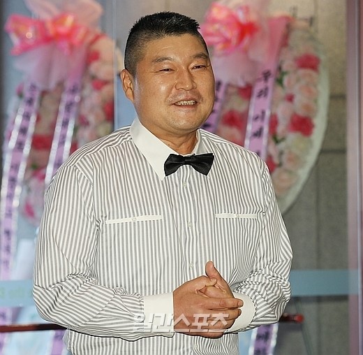 韓国の人気タレント、カン・ホドン。