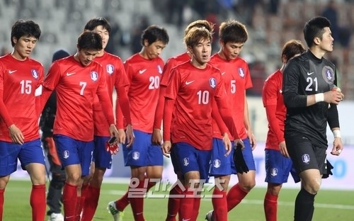 韓国サッカー代表選手ら。