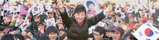 勝利宣言をした朴槿恵（パク・クネ）セヌリ党大統領候補。