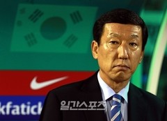 Ｗ杯サッカー韓国代表のチェ・ガンヒ監督。