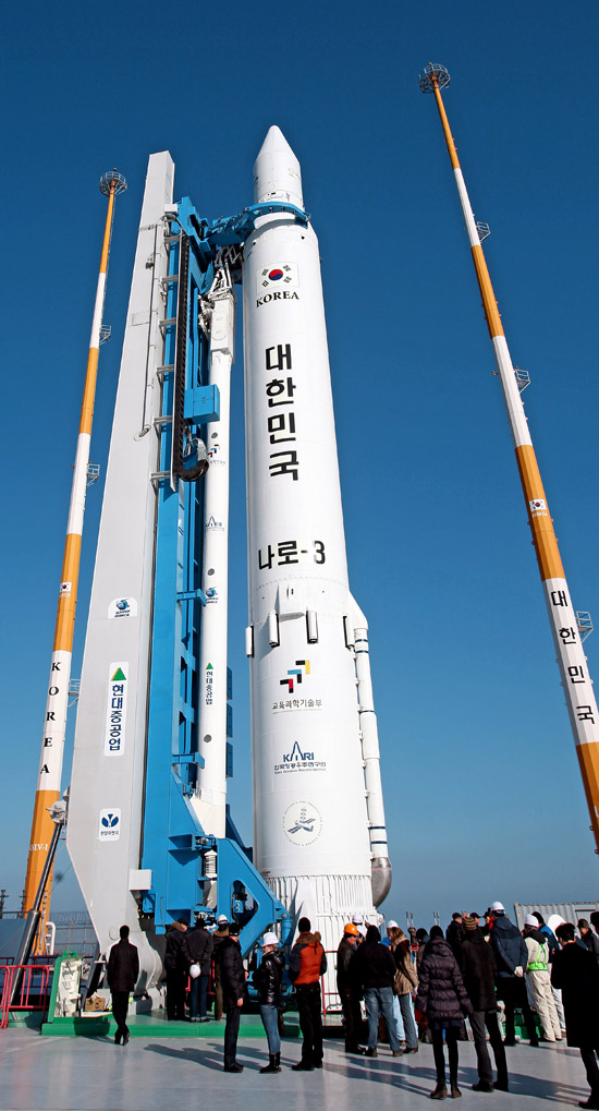 韓国初の宇宙ロケット「羅老」（ＫＳＬＶ－Ｉ）。