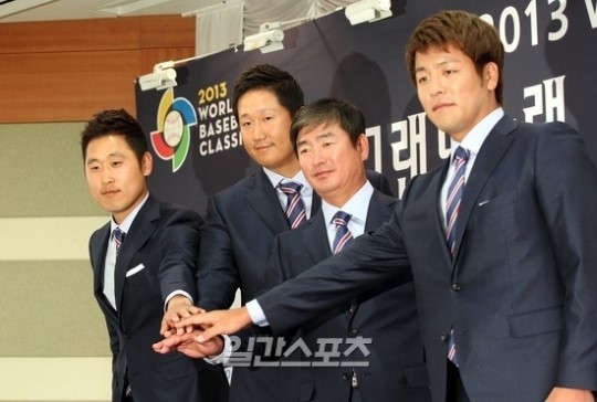 １１日、ソウル清潭洞（チョンダムドン）のリベラホテルで行われた記者会見に出席したＷＢＣ韓国代表選手ら。