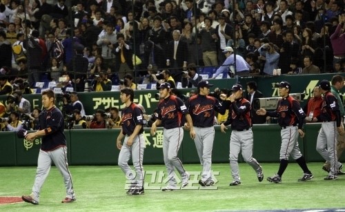 日本代表がワールド・ベースボール・クラシック（ＷＢＣ）３連覇挑戦に垂れ込めた暗雲を振り払えずにいる。
