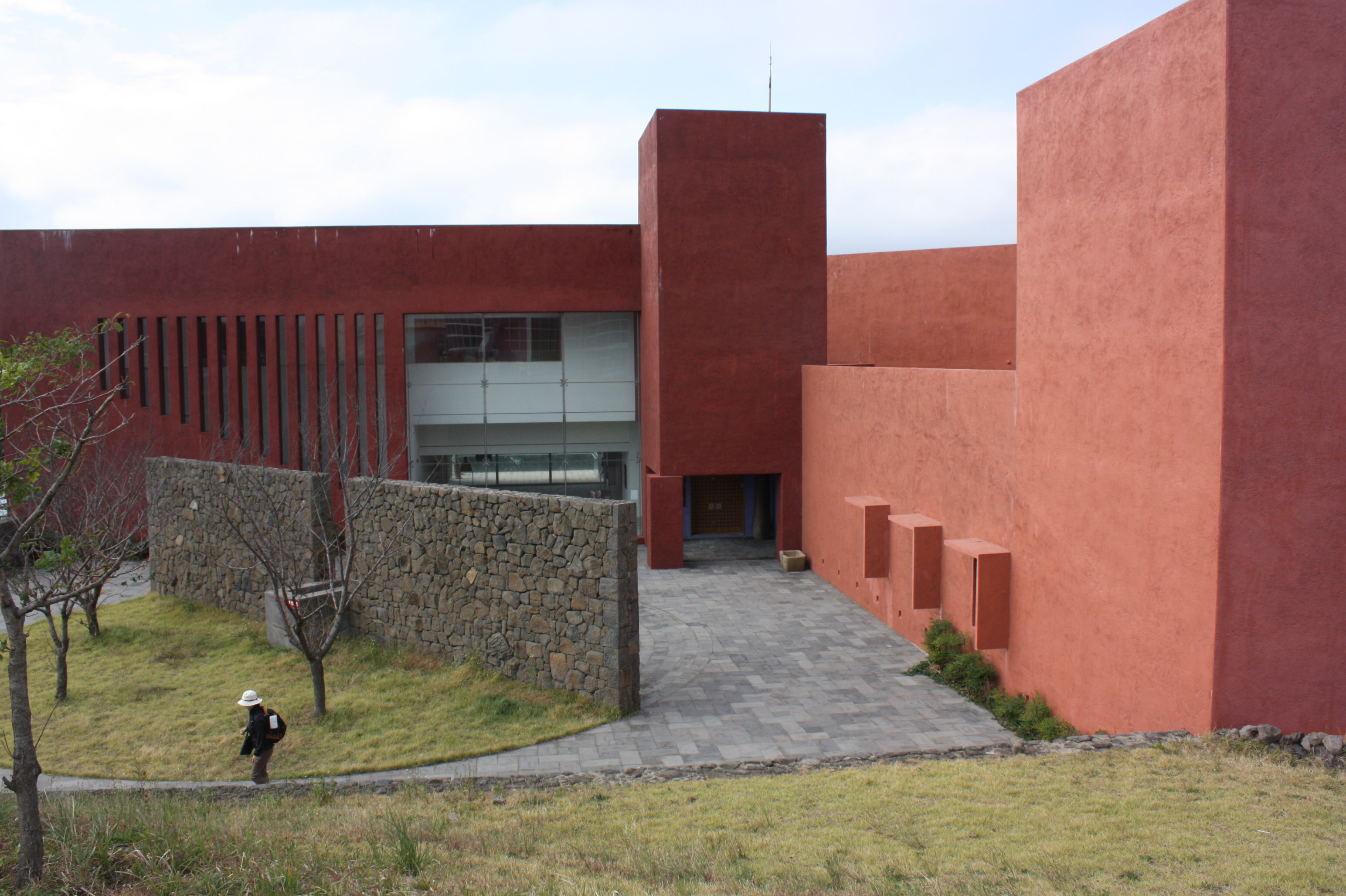 済州道西帰浦市中文観光団地にあったメキシコ出身の巨匠建築家リカルド・レゴレッタ（１９３１－２０１１）の遺作、「カサ・デル・アグア」