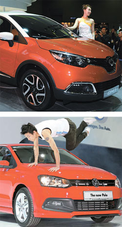 ルノーサムスンのコンパクトスポーツ用多目的車（ＳＵＶ）「ＱＭ３」（写真上）とフォルクスワーゲンの小型ハッチバック「ポロ」が韓国で初めて公開された。