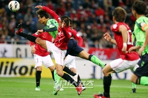 ＡＦＣ（アジアサッカー連盟）チャンピオンズリーグ１次リーグ第３・４戦で、韓国と日本のプライドをかけた対戦が行われた。