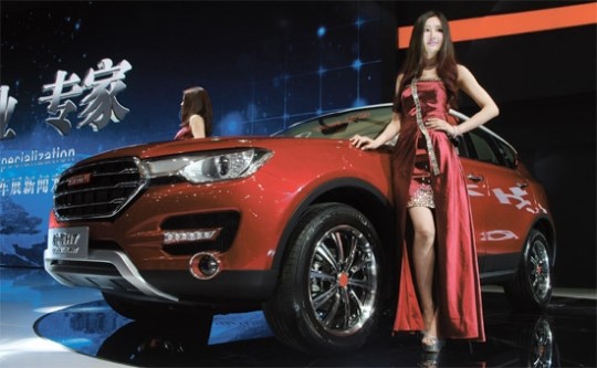 ２０日、上海モーターショーの報道機関向け事前公開行事で初めて公開された中国スポーツ用多目的車（ＳＵＶ）ブランドＨＡＶＡＬの新車「Ｈ７」。外観・内部インテリアともに海外有数のＳＵＶに劣らなかった。