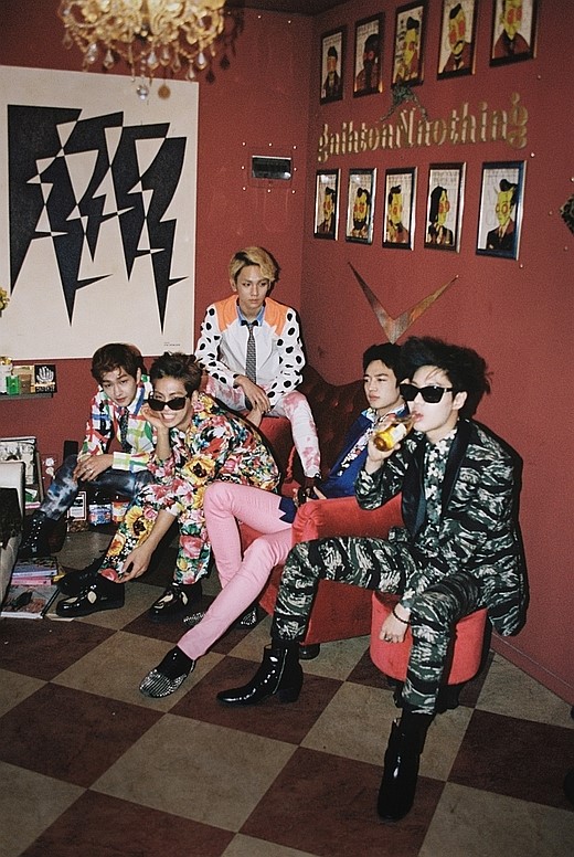 グループのＳＨＩＮｅｅ（シャイニー）。