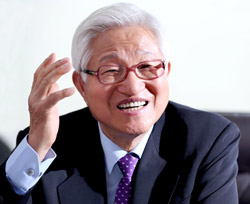 イ・サンヒ世界韓国人知識財産専門家協会会長（７５）。
