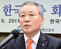第３５代韓国教員団体総連合会のアン・ヤンオク会長（５６）