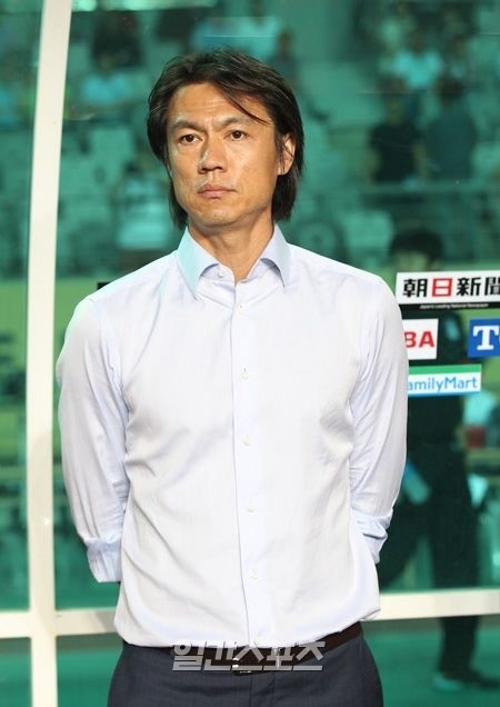 東アジアカップ２０１３韓国代表の洪明甫（ホン・ミョンボ）監督。