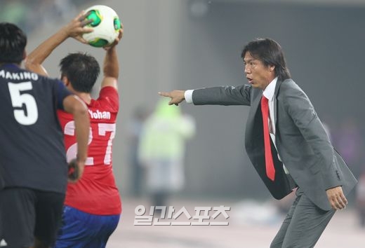 洪明甫（ホン・ミョンボ）監督（４４）が率いるサッカー韓国代表が２０１３東アジアカップを１敗２分けで終えた。