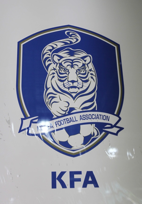 大韓サッカー協会が東アジアカップ韓日戦の応援をめぐる論争に関し、公式立場を表明した。