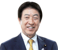 日本の自民党政務調査会長代理の塩崎恭久衆議員（６３）。
