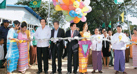 先月３０日、ミャンマーの東パウンジ村でセマウル複合センターの竣工式が行われた。（写真＝安全行政部）