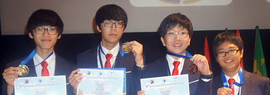 国際地球科学オリンピアードで３年連続１位に輝いた韓国代表チームの生徒たち。（写真＝未来創造科学部）