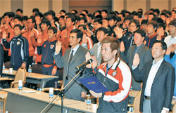 慶南の金秉址 （キム・ビョンジ）が２０１１年５月、プロサッカー八百長根絶ワークショップで宣誓している。［中央フォト］