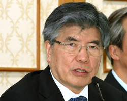 金仲秀（キム・ジュンス）韓国銀行総裁。