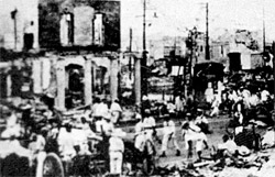 １９２３年に起きた関東大地震で、東京都内の繁華街である銀座界隈が廃虚に変わった姿。（写真＝中央フォト）