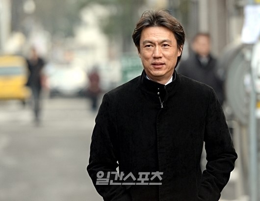 洪明甫（ホン・ミョンボ）サッカー韓国代表監督。