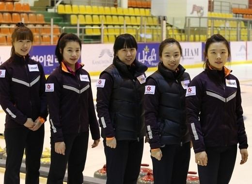 カーリング韓国女子代表。一番右がイ・スルビ。