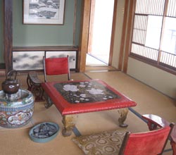 日本の湯沢にある高半旅館。１９３４年、川端康成が１カ月滞在した後に小説『雪国』を執筆した。