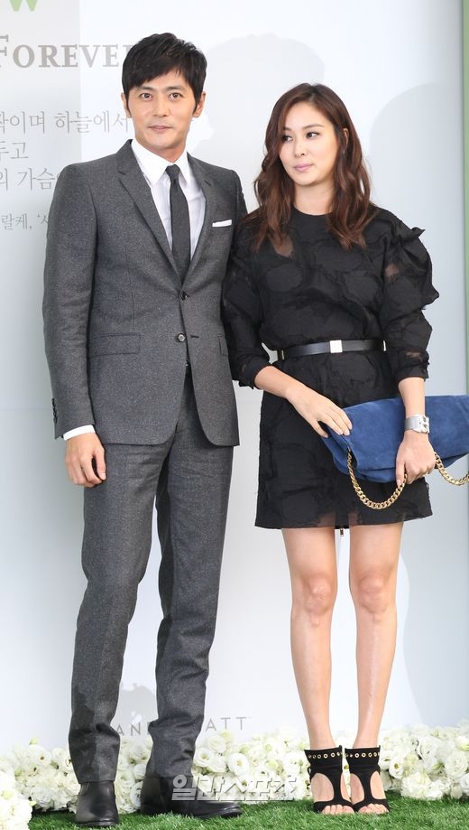 俳優チャン・ドンゴン（左）－女優コ・ソヨン夫妻