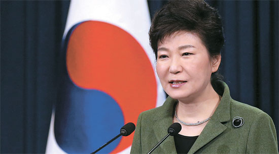 ２５日、国民に向けた談話を発表している朴槿恵（パク・クネ）大統領。