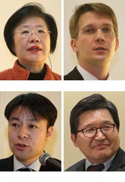 （左上から時計回りに）香港住宅庁（ＨＫＨＡ）のアダ・パン副庁長、英国住宅庁（ＮＨＦ）のアノ・シミクラー部長、中央大都市計画・不動産学科のハ・ソンギュ教授、日本都市再生機構（ＵＲＡ）のワタナベ・ナオユキ部長。