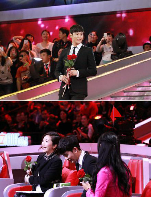 俳優キム・スヒョンが出演した中国江蘇衛星テレビのバラエティー番組『最強大脳』のシーン。