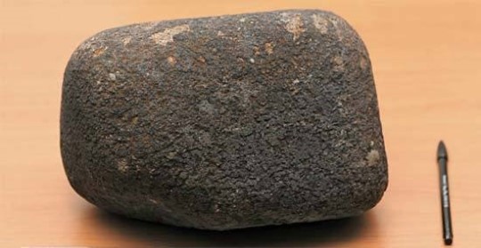 晋州で見つかった２０．９キロの隕石
