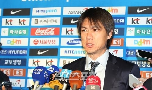 韓国サッカー代表の洪明甫（ホン・ミョンボ）監督