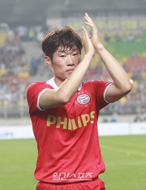 プロサッカー選手として最後の試合に出場した朴智星。