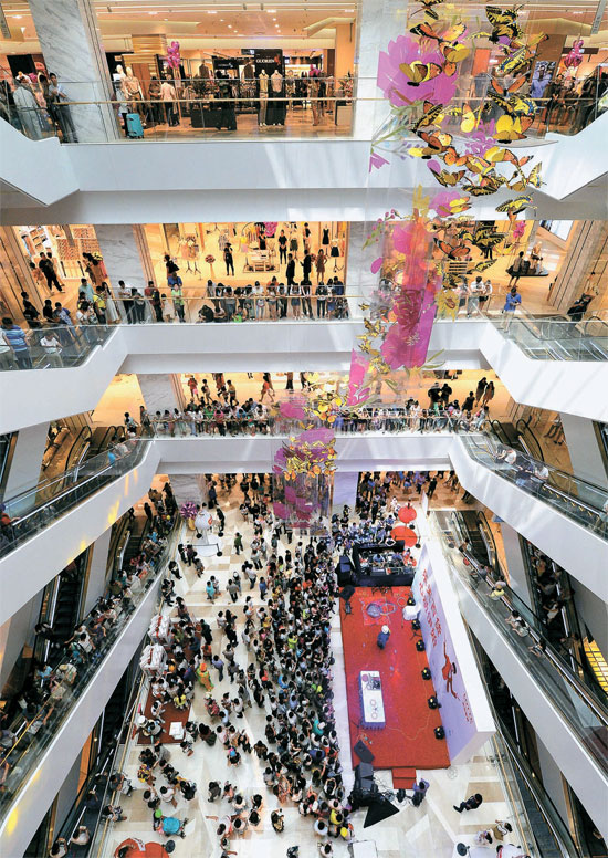 先月３１日、ロッテ百貨店は中国遼寧省の瀋陽に中国５号店である瀋陽店をオープンさせた。