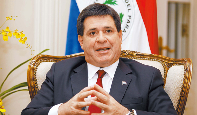 パラグアイのオラシオ・カルテス大統領が１８日（現地時間）、パラグアイのアスンシオンの大統領官邸で中央ＳＵＮＤＡＹとのインタビューに応じた。