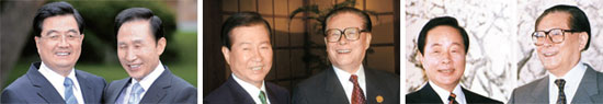 左から、李明博大統領が２００８年に訪韓した胡錦濤主席と会った場面。金大中（キム・デジュン）大統領と江沢民主席が２００１年に中国上海で会った姿。９３年米シアトルＡＰＥＣ首脳会議で初めて会った金泳三（キム・ヨンサム）大統領と江主席。（中央フォト）