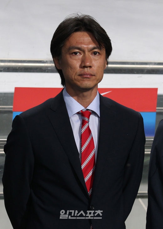 サッカー韓国代表チームの洪明甫（ホン・ミョンボ）監督（４５）が自ら辞任を決めた。