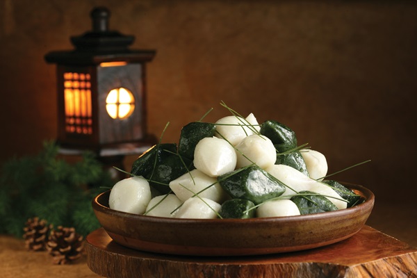 韓国の秋の名節、秋夕を代表する食べ物「松餅」。