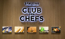 サムスンキッチン壁面の「クラブ・デ・シェフ」のロゴ。（写真＝サムスン電子）