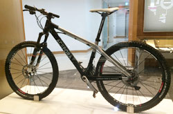 炭素繊維の自転車