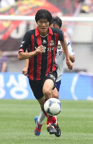 サッカー選手のコ・ミョンジン（２６）