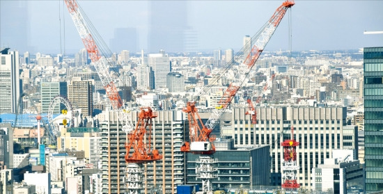 日本政府は東京をグローバル金融・ビジネス拠点都市にするために都市開発計画を推進中だ。東京駅近隣の大手町では海外企業の誘致などのための再開発事業が真っ最中だ。（写真＝韓国経済新聞社）