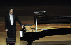 ピアニスト白建宇が出演した韓日国交正常化５０周年記念音楽会。