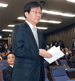 与党セヌリ党の劉承ミン（ユ・スンミン）院内代表は１日、高高度ミサイル防衛（ＴＨＡＡＤ）体系配備問題について議員と意見を交わした。