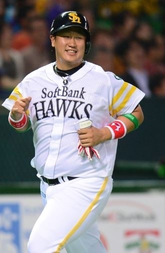 ３試合連続本塁打を記録した李大浩。