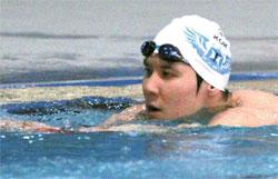 禁止薬物の投与で資格停止処分を受けた競泳選手の朴泰桓が１日、オリンピックプールで訓練をしている。