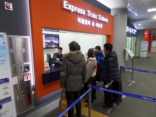 ソウル駅地下２階の直通列車乗車券売場