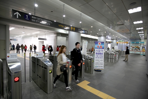 新しく開通したソウル駅乗り換え通路